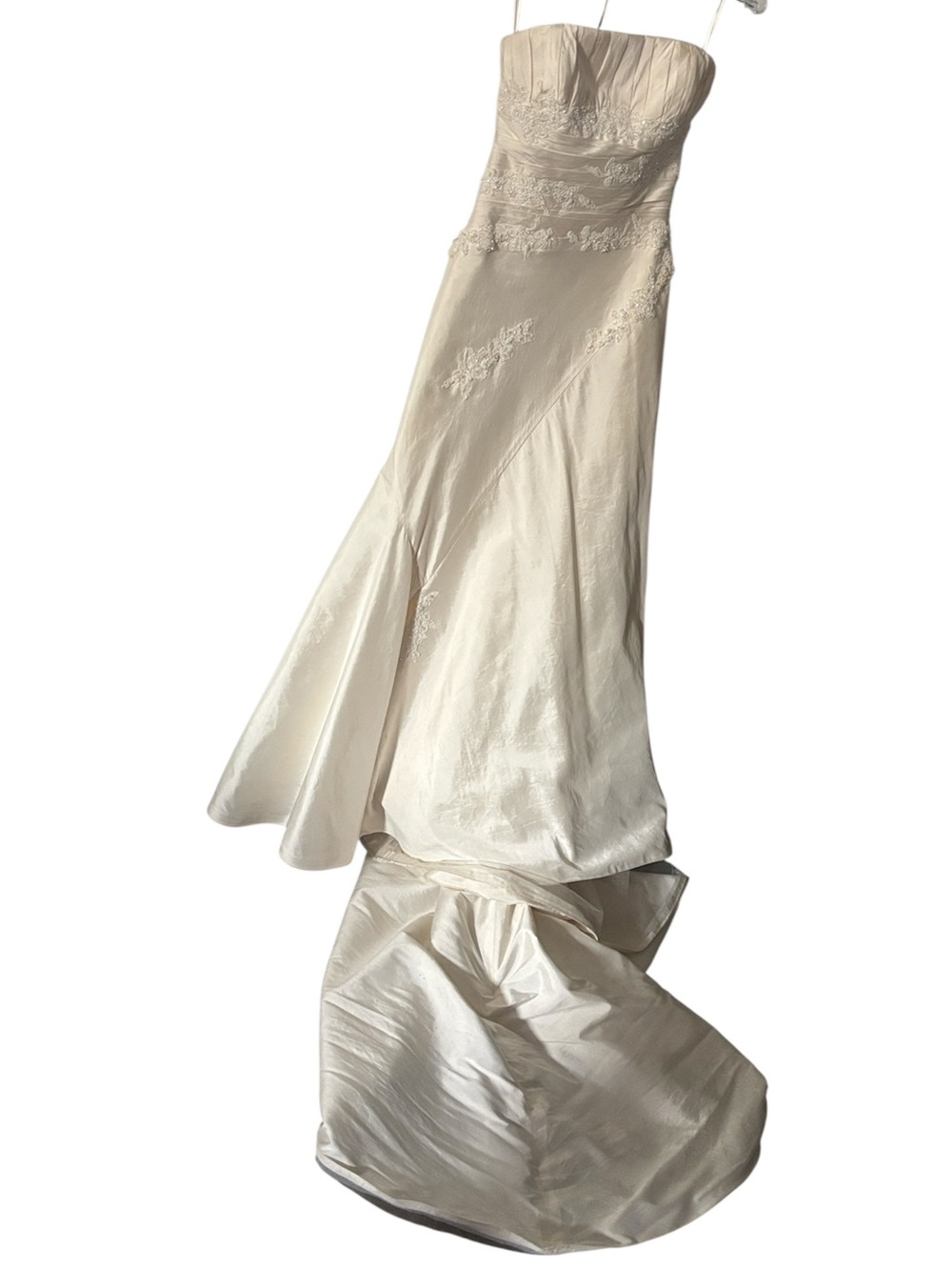 Pronovias Ivory Elegant Strapless Lace-Detail Mermaid Wedding Dress - Picture 17 of 17